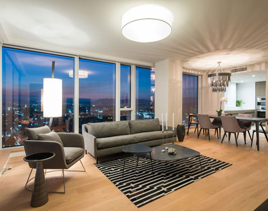 889 Francisco Street - Photo Thumbnail 10