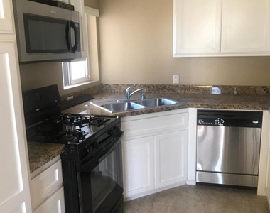 7280 Hyatt St - Photo Thumbnail 2