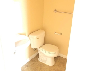 7280 Hyatt St - Photo Thumbnail 4