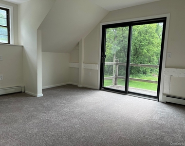 121 E Hook Cross Road - Photo Thumbnail 4