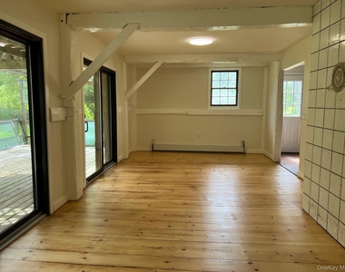 121 E Hook Cross Road - Photo Thumbnail 3