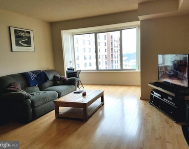 2726 Gallows Road - Photo Thumbnail 4