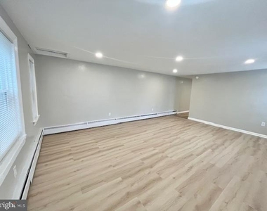 708 Franklin St. N - Photo Thumbnail 6