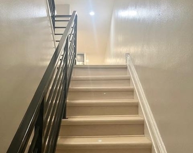 708 Franklin St. N - Photo Thumbnail 2