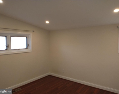 512 Dartmouth Drive - Photo Thumbnail 10