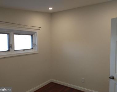 512 Dartmouth Drive - Photo Thumbnail 9
