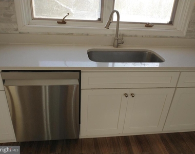 512 Dartmouth Drive - Photo Thumbnail 4