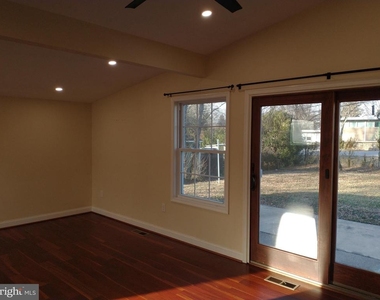 512 Dartmouth Drive - Photo Thumbnail 7