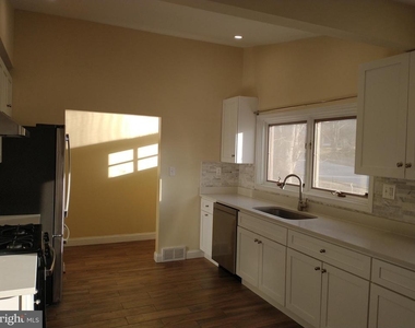 512 Dartmouth Drive - Photo Thumbnail 2
