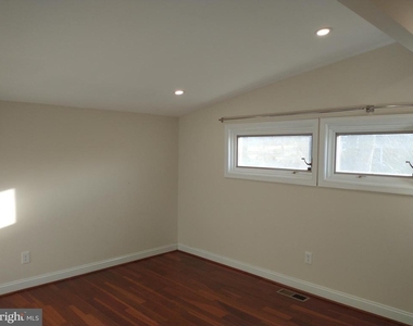 512 Dartmouth Drive - Photo Thumbnail 12