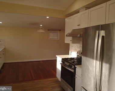 512 Dartmouth Drive - Photo Thumbnail 1