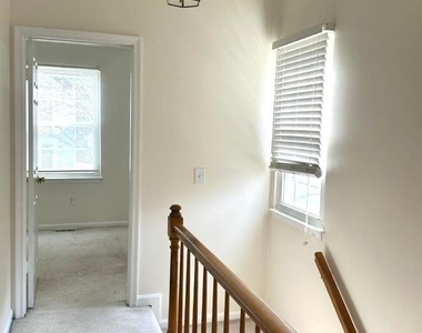 898 Bayridge Drive - Photo Thumbnail 10