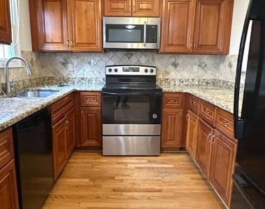 898 Bayridge Drive - Photo Thumbnail 8