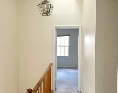 898 Bayridge Drive - Photo Thumbnail 11