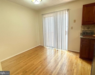 898 Bayridge Drive - Photo Thumbnail 7