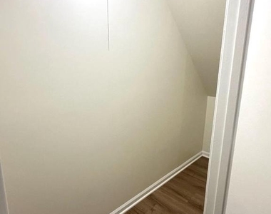 898 Bayridge Drive - Photo Thumbnail 22
