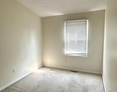 898 Bayridge Drive - Photo Thumbnail 19