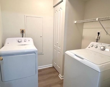898 Bayridge Drive - Photo Thumbnail 24