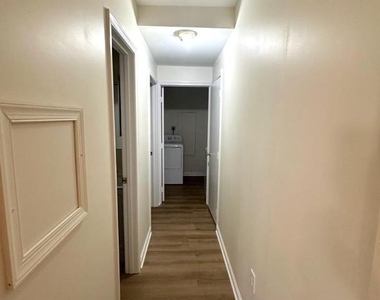 898 Bayridge Drive - Photo Thumbnail 23