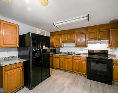 1610 Wentworth Avenue - Photo Thumbnail 13