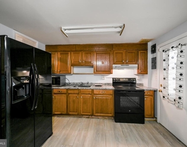 1610 Wentworth Avenue - Photo Thumbnail 14