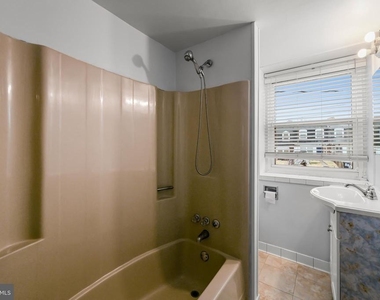 1610 Wentworth Avenue - Photo Thumbnail 23