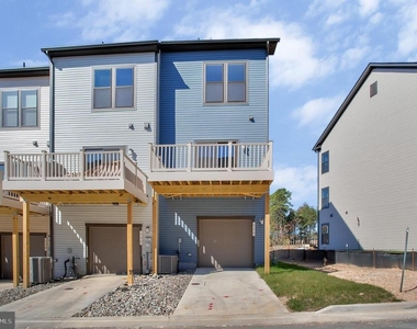 244 Mainstream Drive - Photo Thumbnail 22