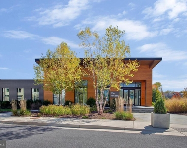 244 Mainstream Drive - Photo Thumbnail 34
