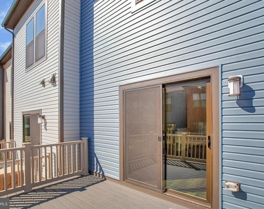 244 Mainstream Drive - Photo Thumbnail 7
