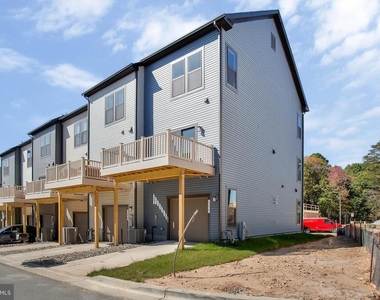 244 Mainstream Drive - Photo Thumbnail 23