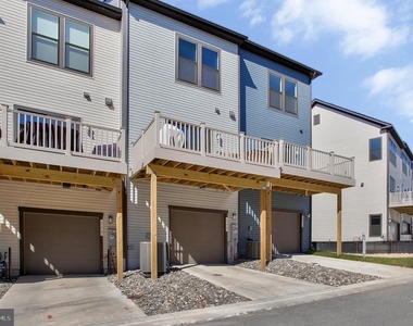 244 Mainstream Drive - Photo Thumbnail 24