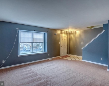407 Champs Lane - Photo Thumbnail 8