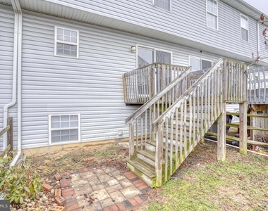 407 Champs Lane - Photo Thumbnail 32