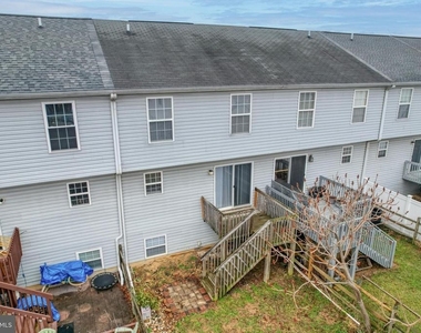 407 Champs Lane - Photo Thumbnail 3