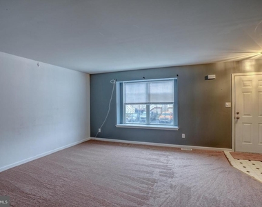 407 Champs Lane - Photo Thumbnail 7