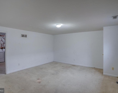 407 Champs Lane - Photo Thumbnail 19