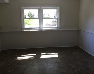 1036 Wagoner Drive - Photo Thumbnail 3