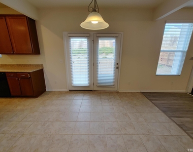 115 Glenview Lane - Photo Thumbnail 7