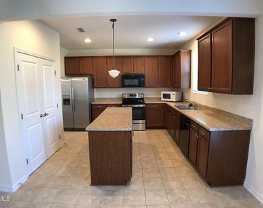 115 Glenview Lane - Photo Thumbnail 30