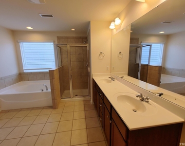 115 Glenview Lane - Photo Thumbnail 14