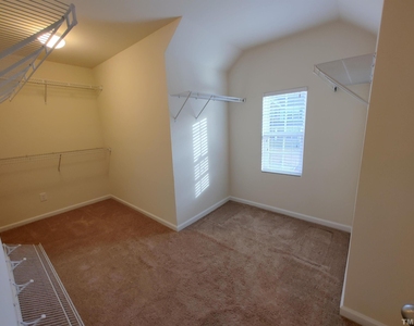 115 Glenview Lane - Photo Thumbnail 16