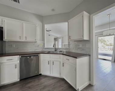 11917 Meadowfire Dr - Photo Thumbnail 7