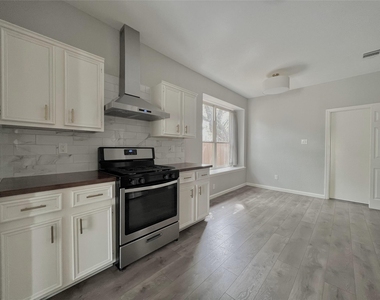 11917 Meadowfire Dr - Photo Thumbnail 12