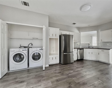 11917 Meadowfire Dr - Photo Thumbnail 8