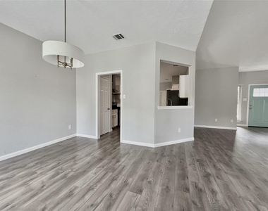 11917 Meadowfire Dr - Photo Thumbnail 6