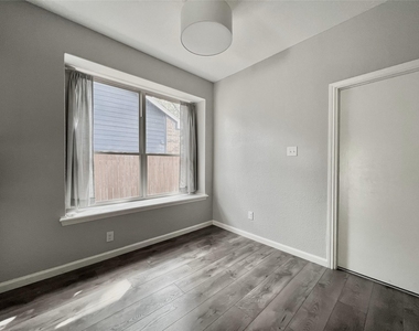 11917 Meadowfire Dr - Photo Thumbnail 11