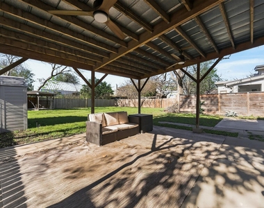 609 Fletcher St - Photo Thumbnail 19