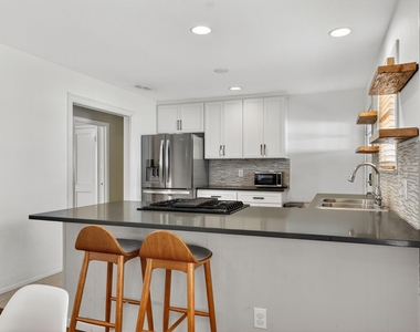 609 Fletcher St - Photo Thumbnail 7