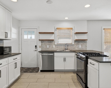 609 Fletcher St - Photo Thumbnail 9