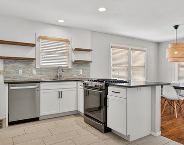 609 Fletcher St - Photo Thumbnail 10